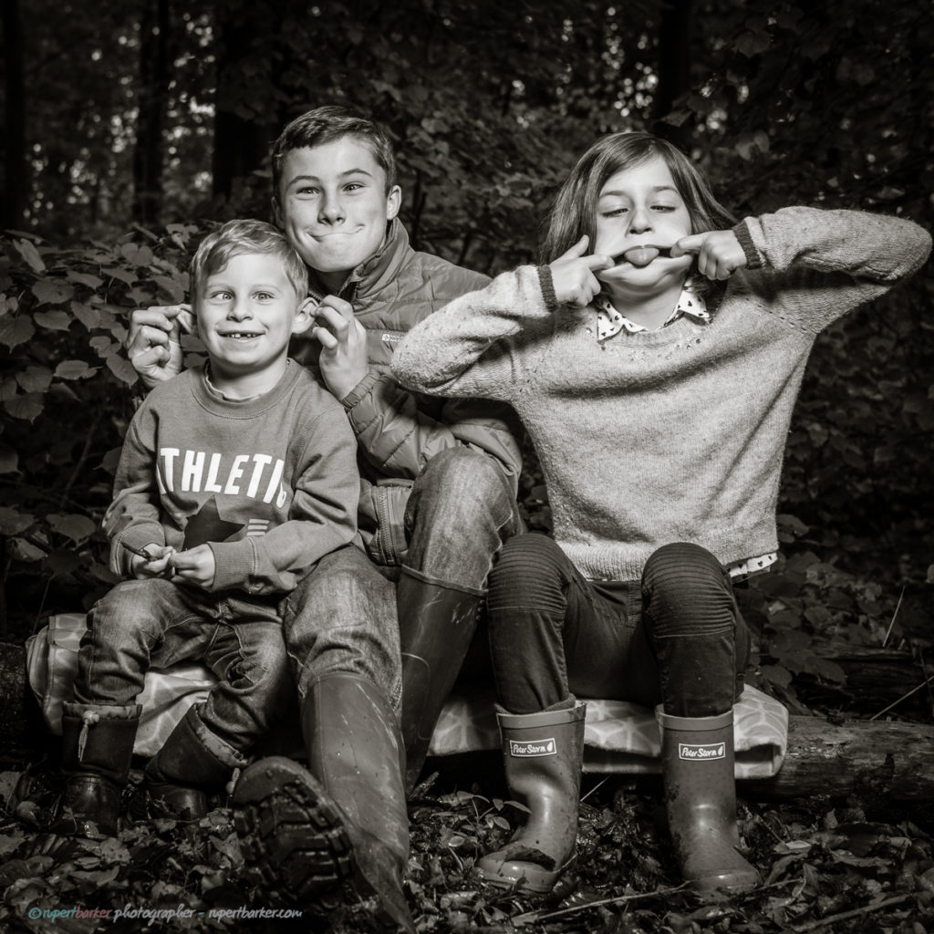 family photoshoot autumn woods behind the scenes